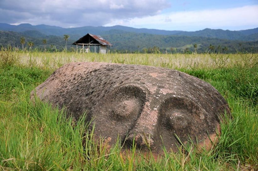 Для чего были созданы загадочные мегалиты долины Бада в Индонезии